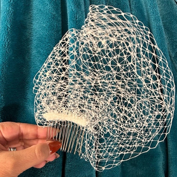 David’s Bridal Headpieces Ivory (2) Organza Feathers Pearls and Rhinestones - Picture 10 of 13